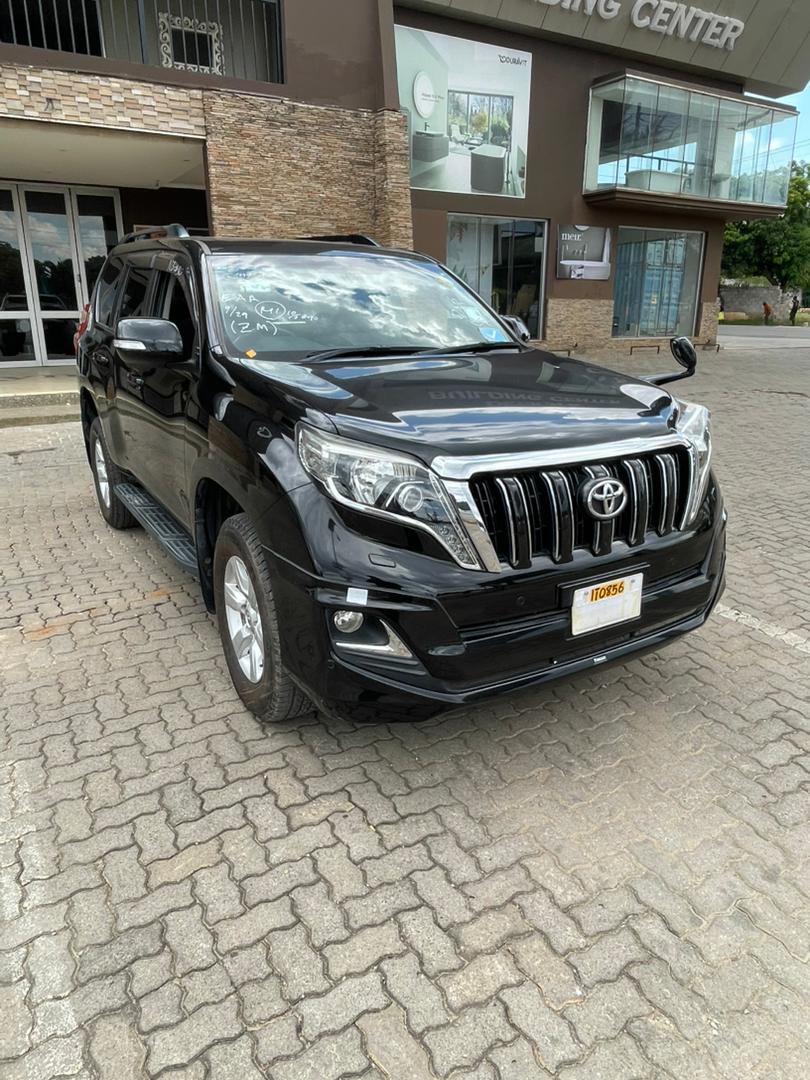 Toyota Land Cruiser Prado 2017 - Black