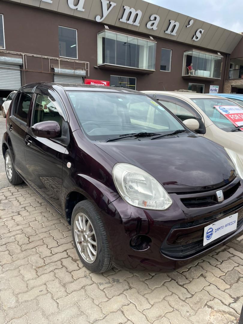 Toyota Passo Brown 2014 - Side View