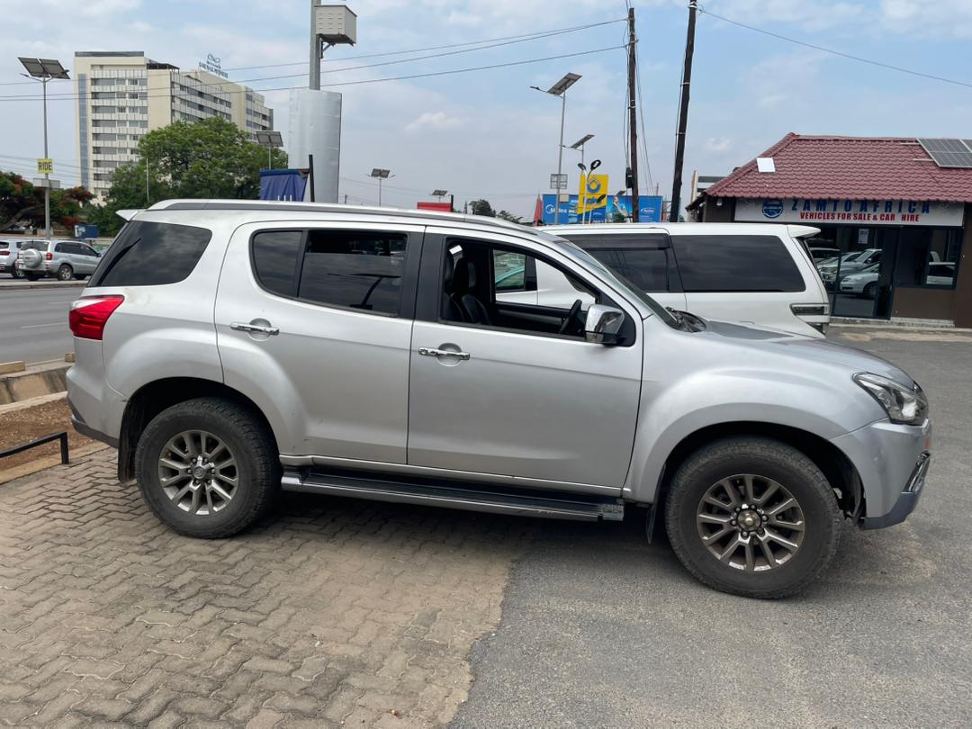 Isuzu MUX 2018 - Side View