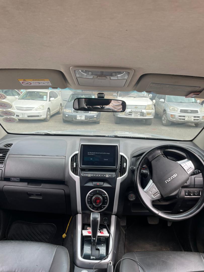 Isuzu MUX 2018 - Bed View