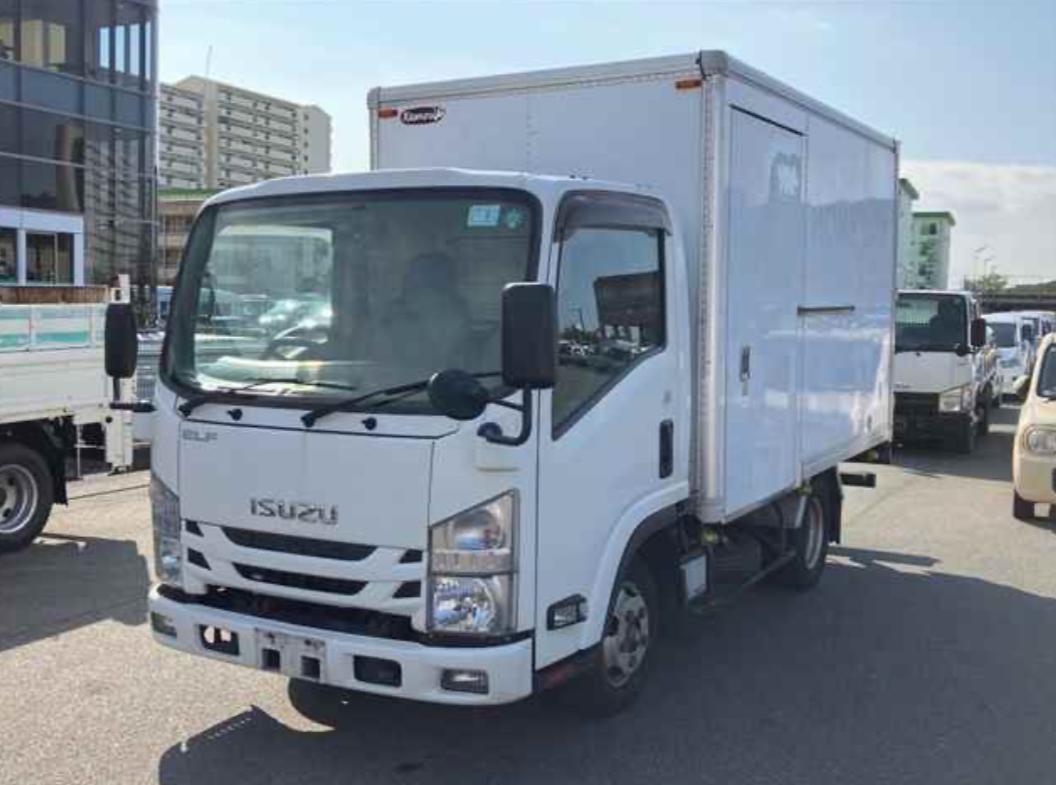 Isuzu Van 2015
