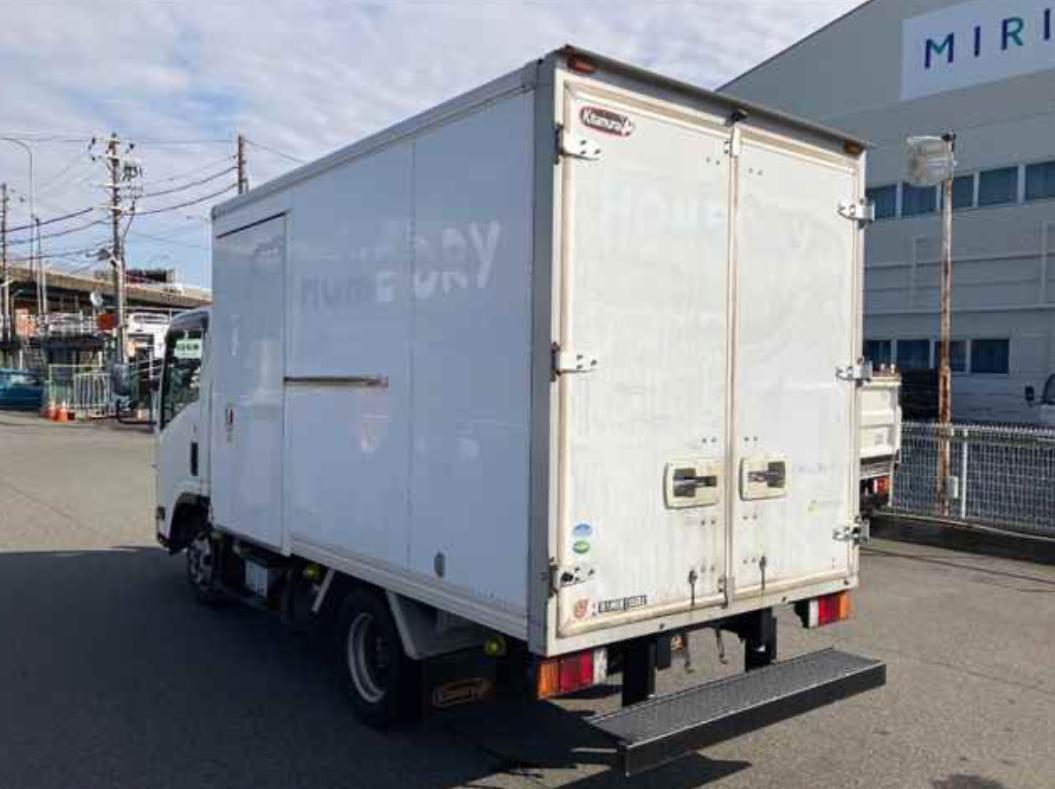 Isuzu Van 2018 - Side View