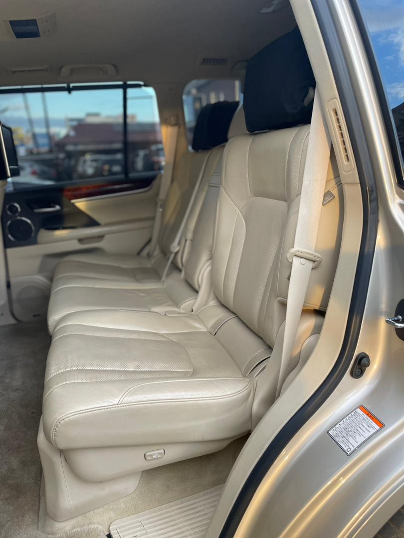 Lexus LX570 View 6