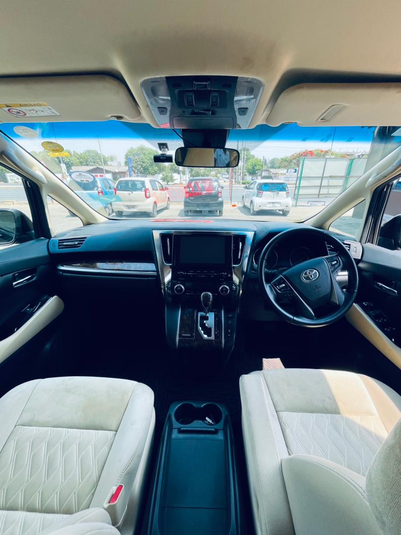 Toyota Alphard 2020 - Rear View