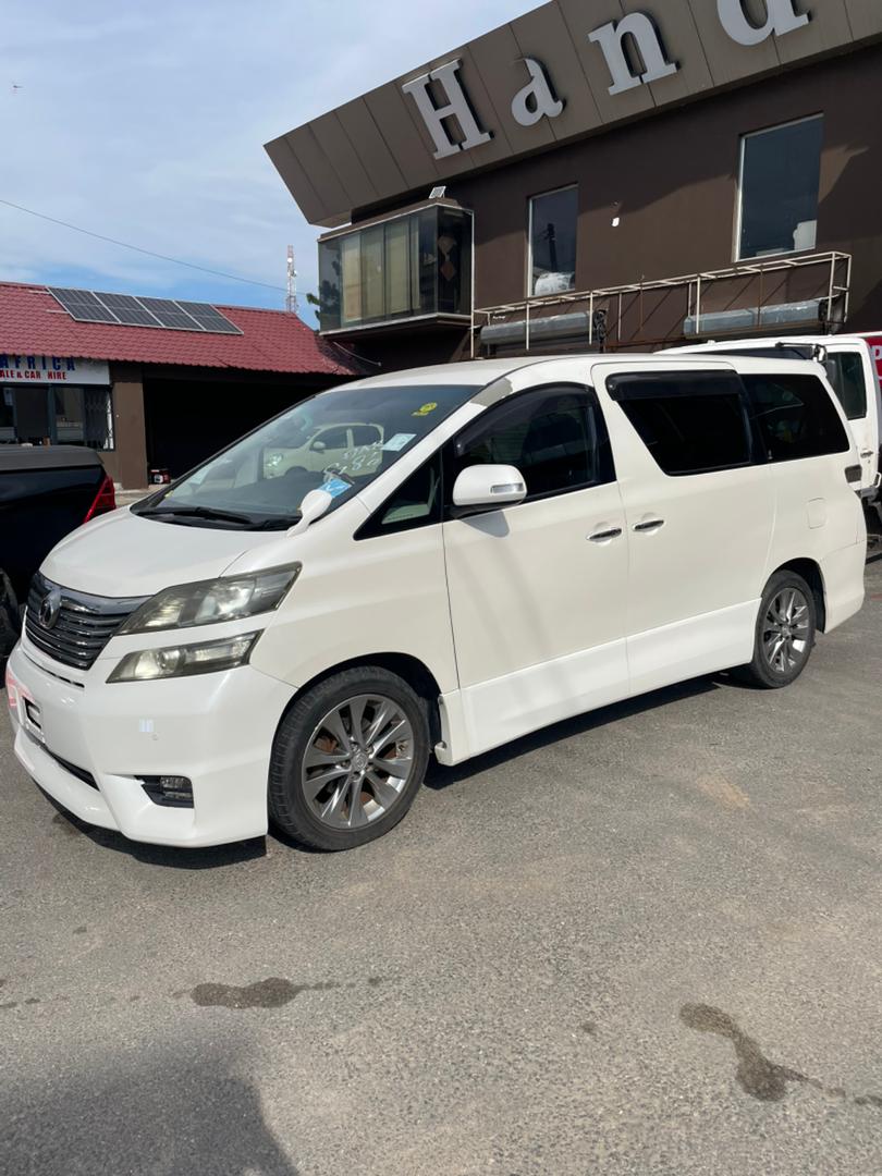 Toyota Alphard 2015 - Interior