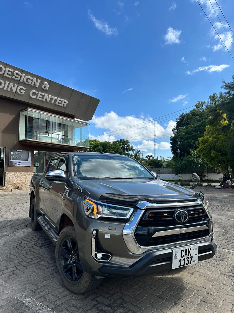 2021 TOYOTA HILUX BRONZE