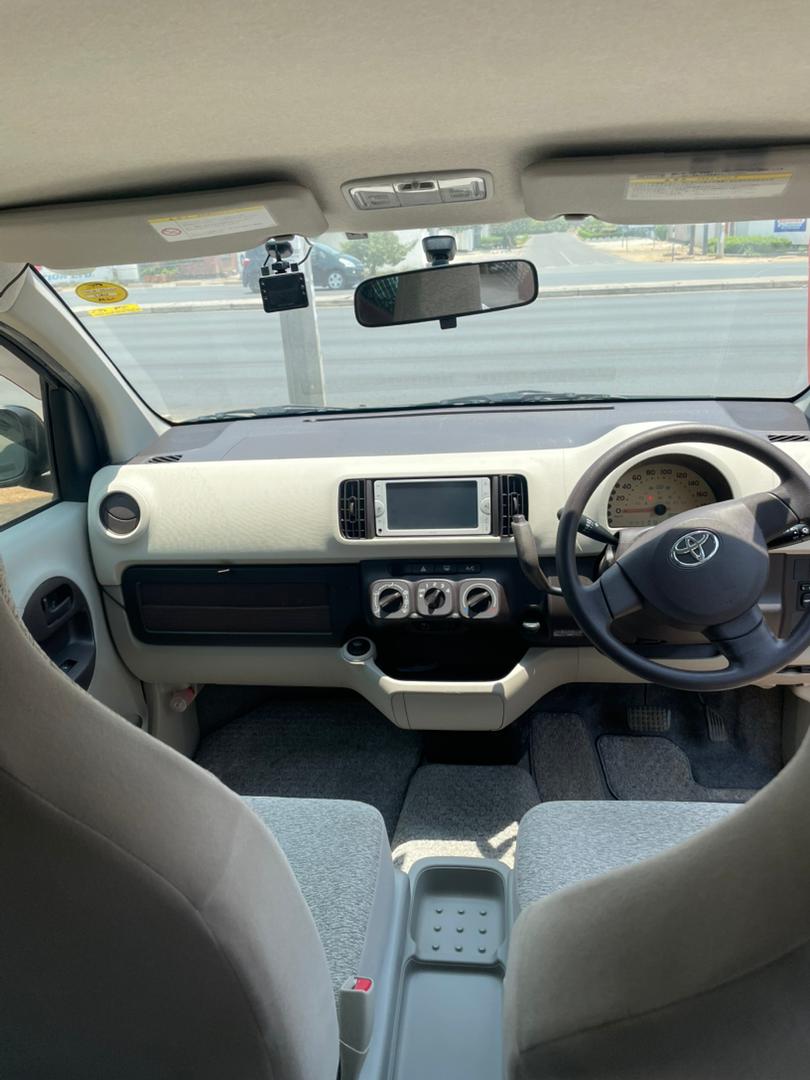 Toyota Passo Yellow 2013 - Interior