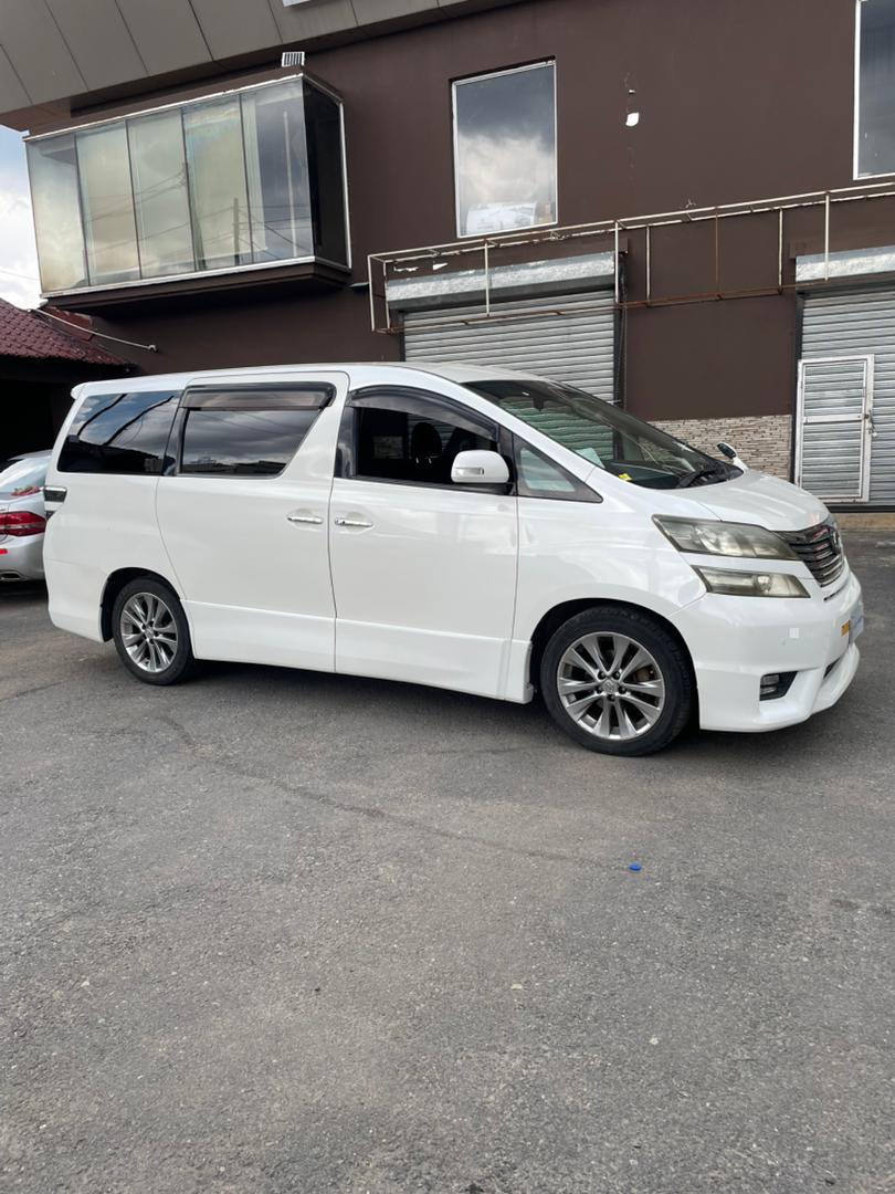 Toyota Velfire 2010 - Interior