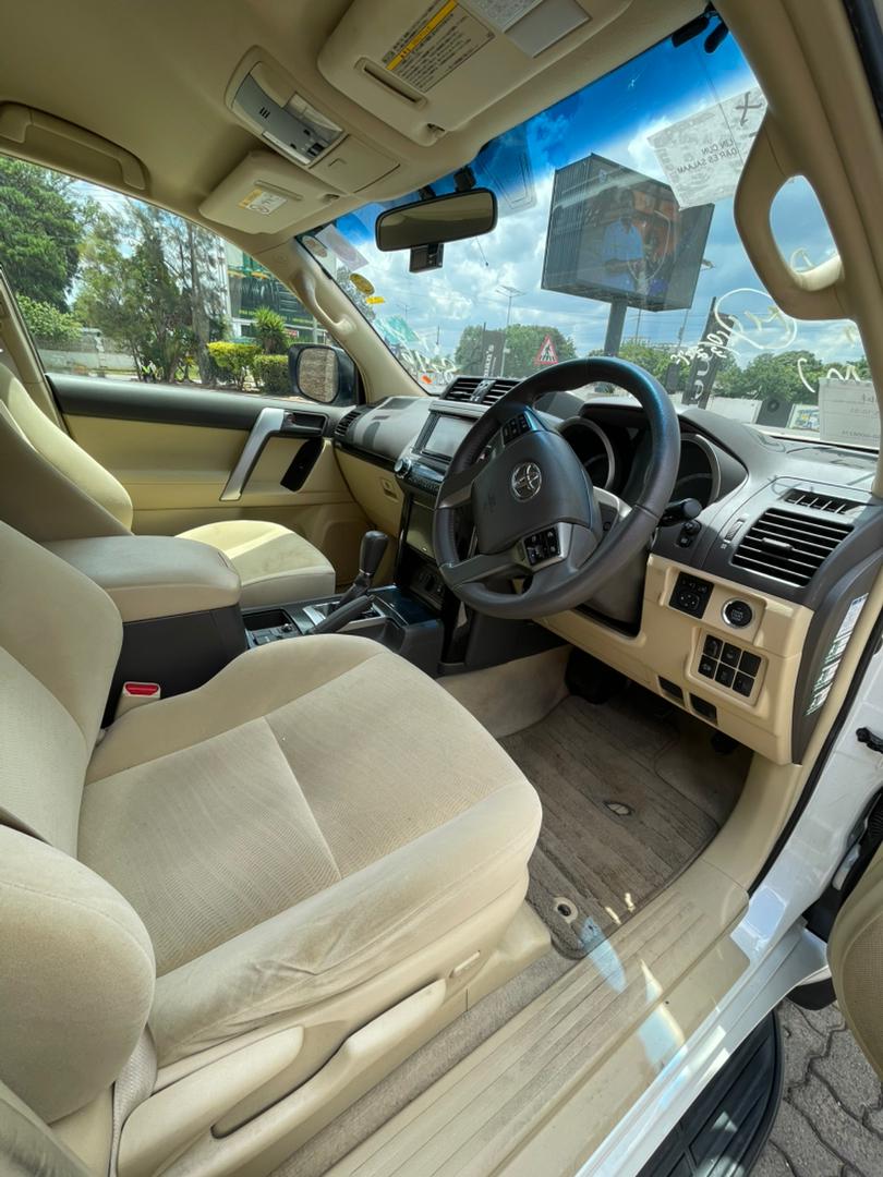 Toyota Land Cruiser Prado 2014 - Dashboard