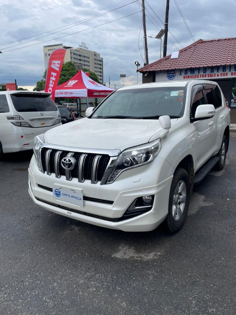 Toyota Land Cruiser Prado 2017 - White